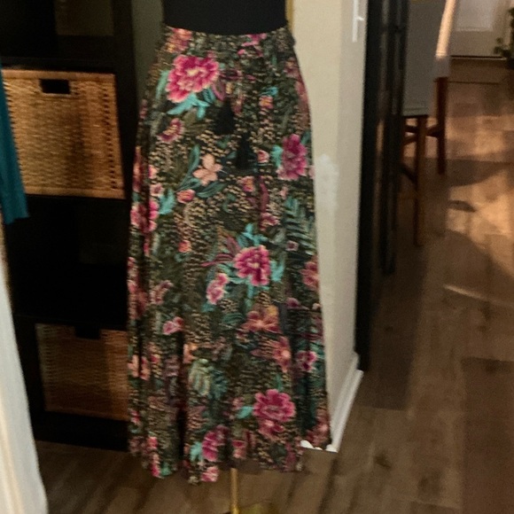 T Tahari Dresses & Skirts - Tahari Floral Maxi Skirt XS
